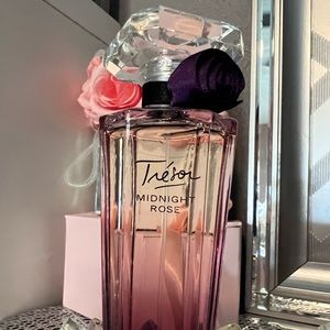 Lancôme Tresor Midnight Rose perfume
